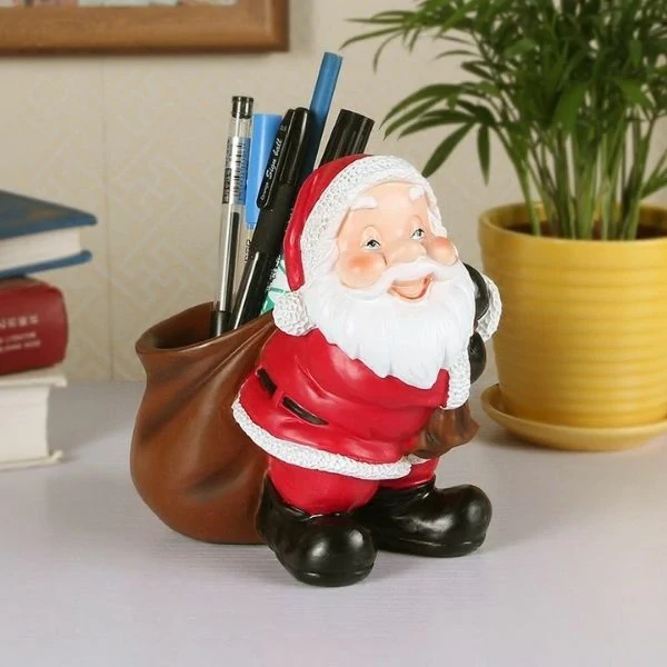 Christmas-Themed Pencil Holder